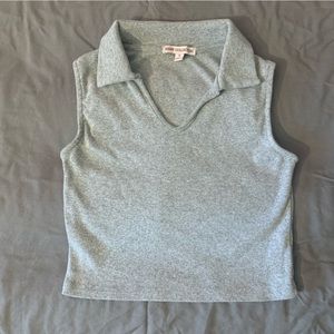 SLEEVELESS GREY COLLARED CROP TOP